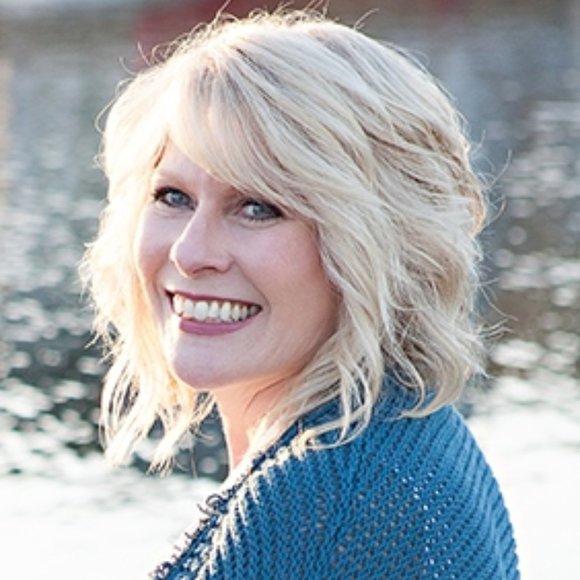 Meet your Posher, Cyndy - Picture 3 of 3